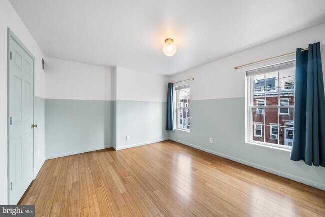 Building Photo - 2454 Amber St