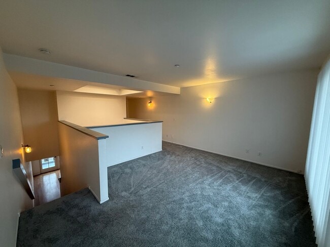 Building Photo - 1090 University Ave