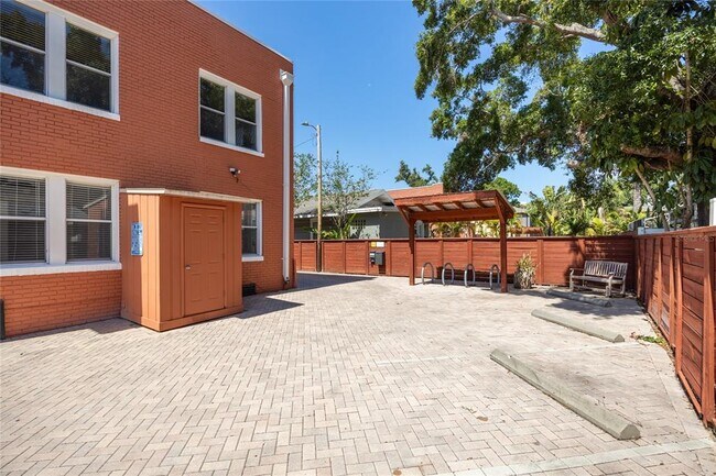 Building Photo - 3107 S Esperanza Ave