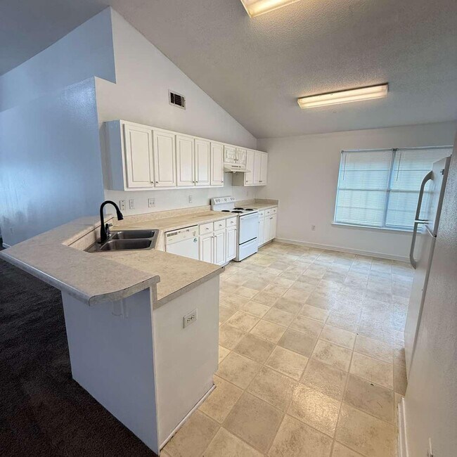 Building Photo - 1022 Freeport Ct