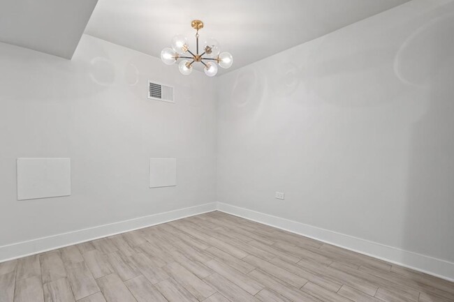 Building Photo - 2 bedroom in Chicago IL 60618