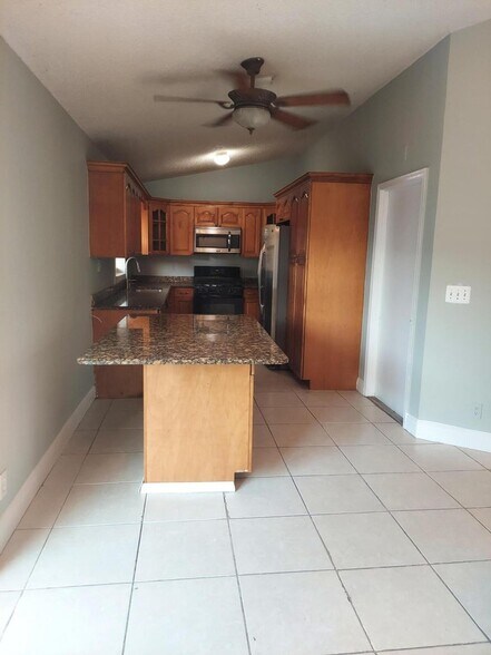 Building Photo - 5419 Blueberry Hill Ave