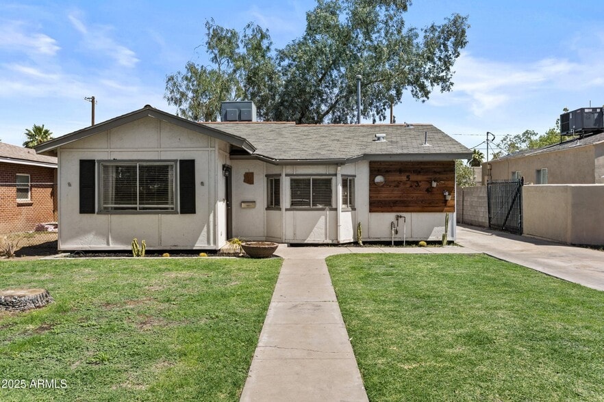 Building Photo - 1534 E Culver St