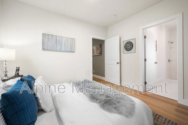 Building Photo - 830 47th St