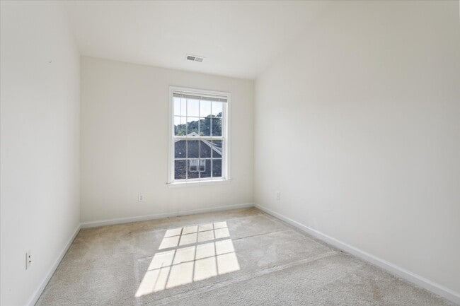 Building Photo - 132 Daybeacon St