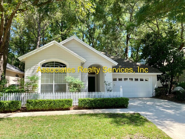 Building Photo - 3 Bed/2 Bath, On the Golf Course in Haile Plantation-Chickasaw Way!