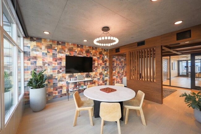 Building Photo - 1550 NW Naito Pkwy