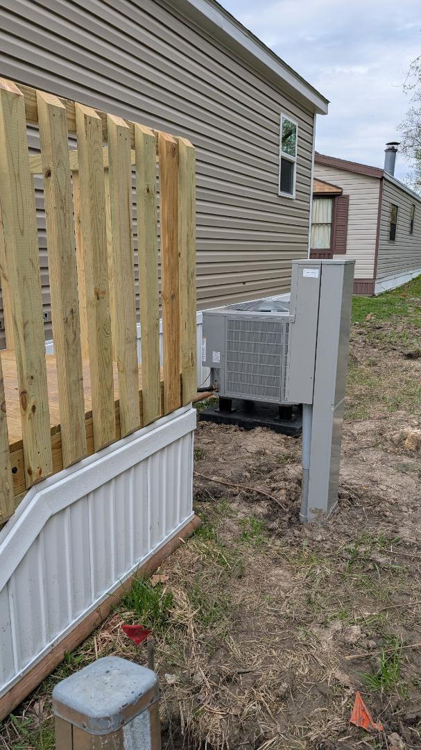 Building Photo - 15462 Lewis Rd