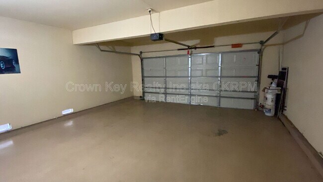 Building Photo - 1367 Gwerder St