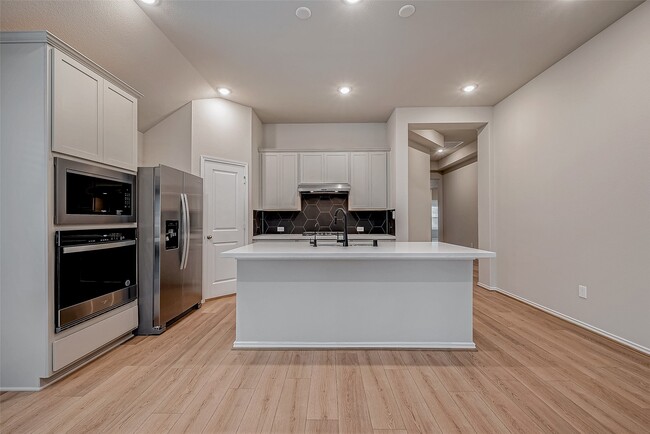 Building Photo - 8539 Int'l Fls Dr