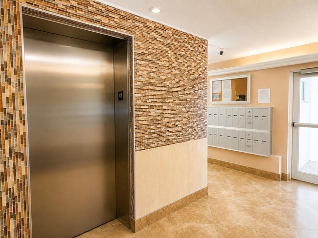 Building Photo - 1391 S Ocean Blvd