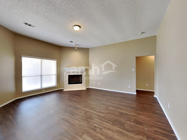 Building Photo - 6501 Gardenia Dr