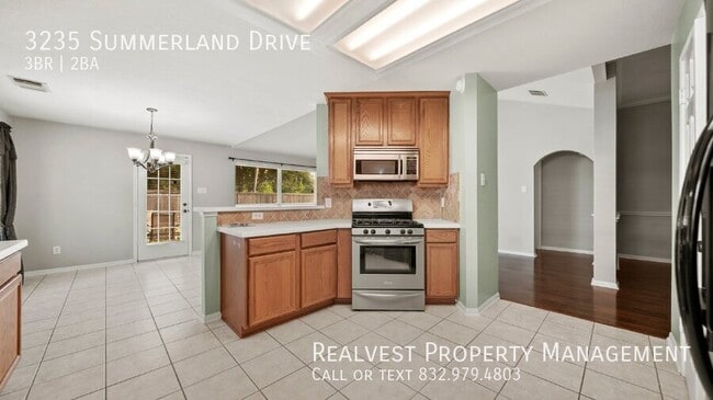 Building Photo - 3235 Summerland Dr