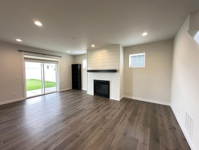 Building Photo - Cda Home Located In The Trails