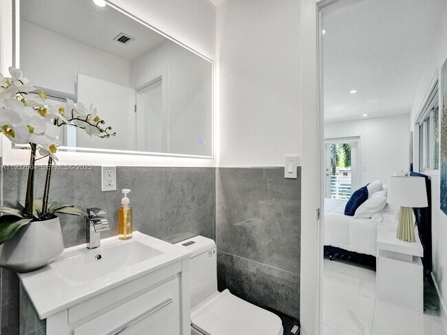 Building Photo - 210 NE 85th St