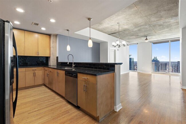 Building Photo - 360 Nueces St