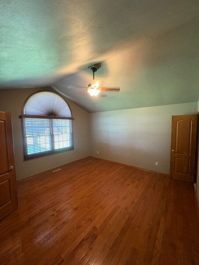 Building Photo - Single Family Home in Germantown Hills with Pool 3 BR / 4BA