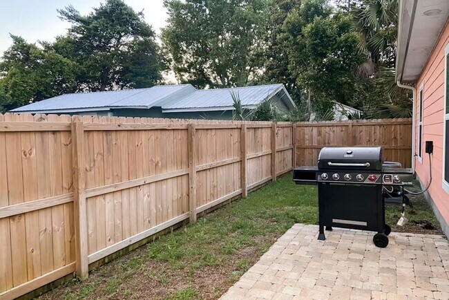 Building Photo - 3 bed 2 Bath Panama City Beach House