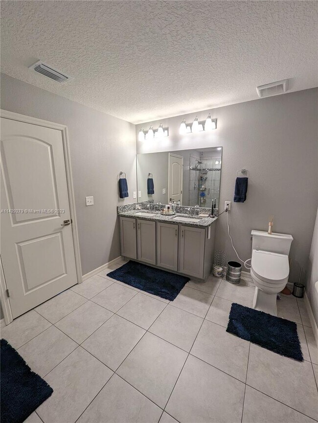 Building Photo - 9235 Freedom Hill Dr