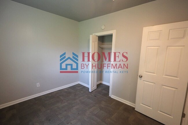 Building Photo - Three Bedroom House | Westside