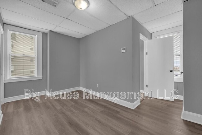 Building Photo - 339 E 25th St