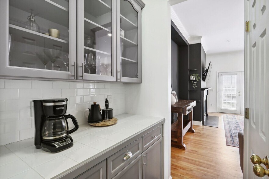 Building Photo - 308 Creekbank Way SE