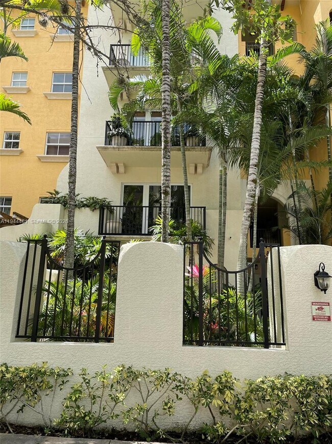 Building Photo - 650 Valencia Ave