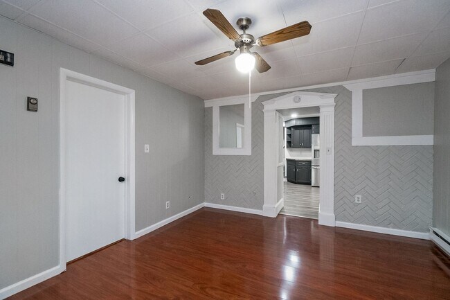 Building Photo - 137-139 Main St