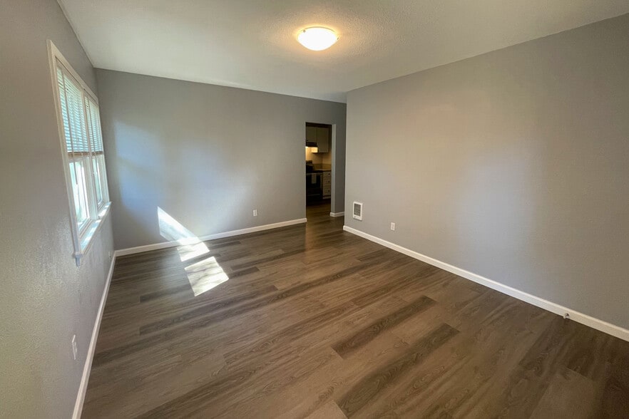 Building Photo - 2102 W 28th St