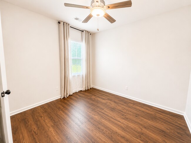 Building Photo - 676 Hollyrose Cir