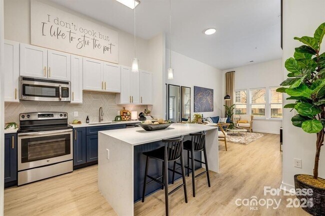 Building Photo - 205 S Kings Dr