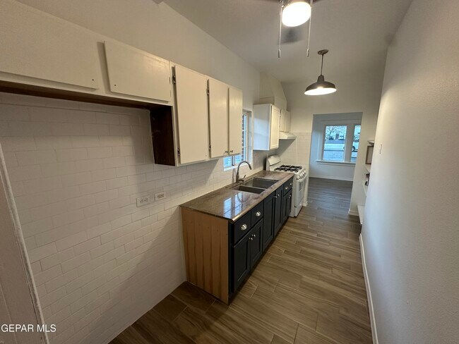 Building Photo - 3814 Hueco Ave