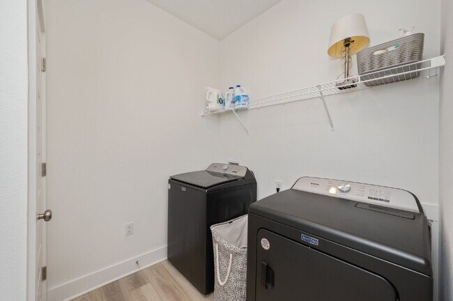 Building Photo - 134 Blooming Cv