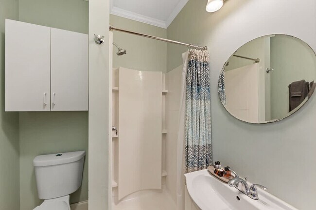 Building Photo - 800 Magnolia Ave