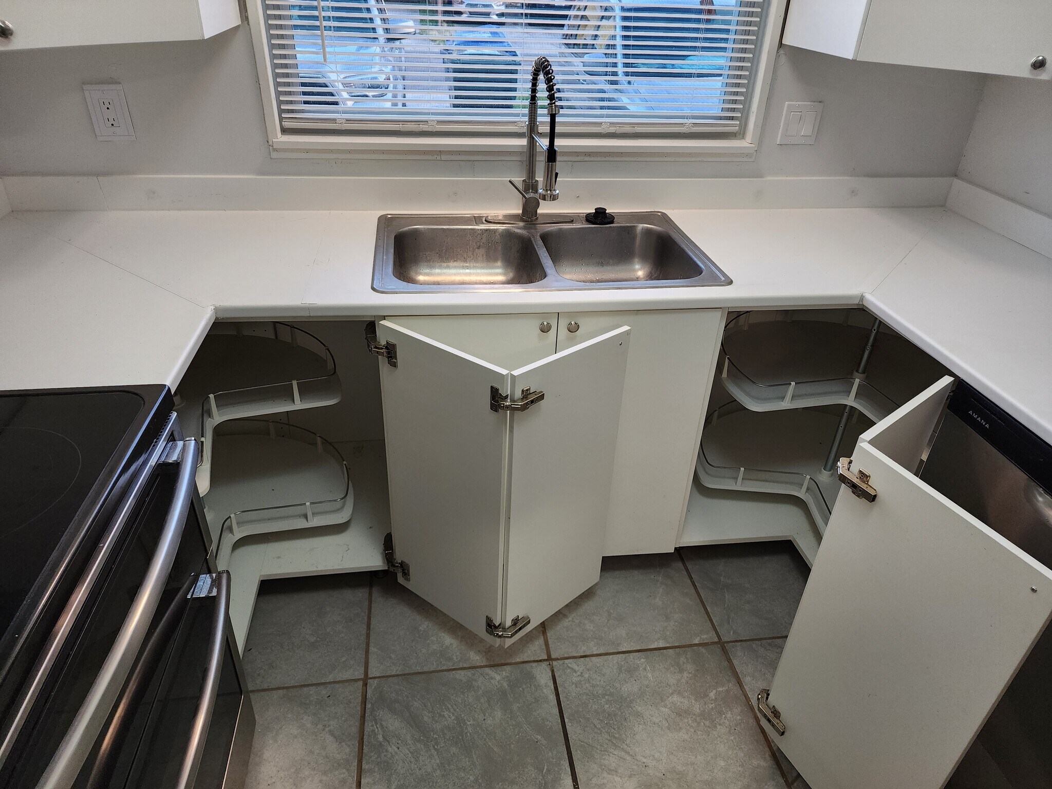 Kitchen 4 - 3001 S Pines Dr