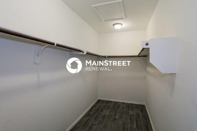 Building Photo - 4 Bedroom Pet-Friendly Home in Fort Worth, TX with Main Street Renewal