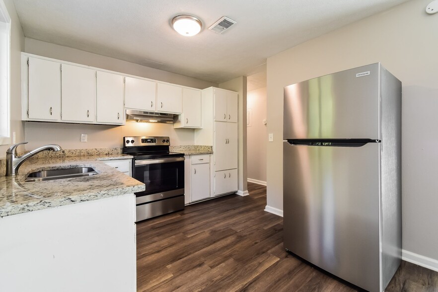 Building Photo - 4935 Lisa Ct