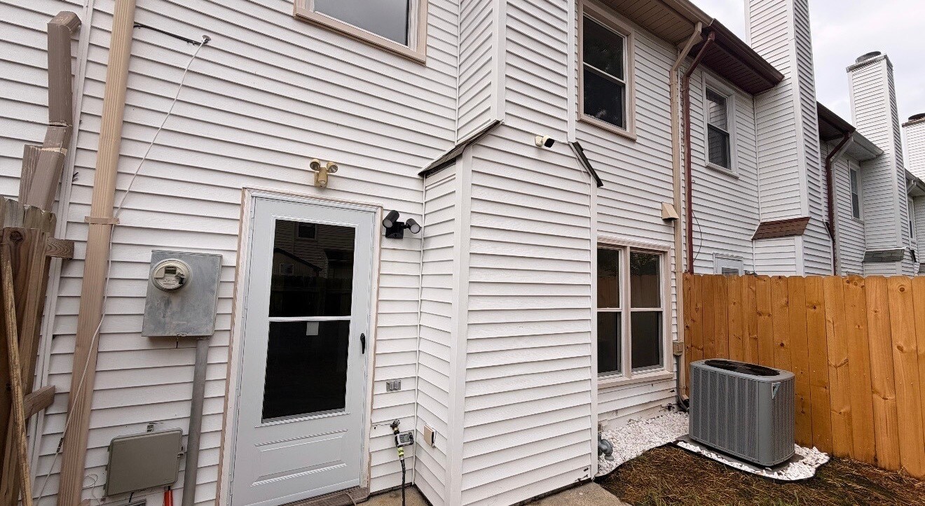 Building Photo - 1357 Hafford Rd
