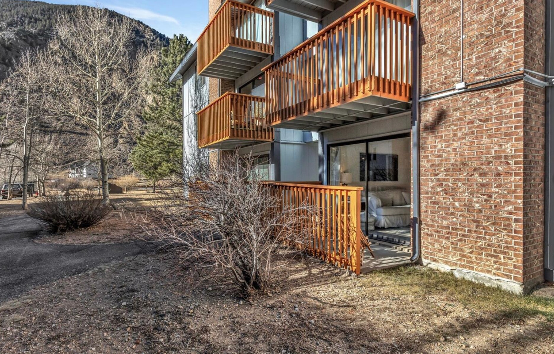 Building Photo - 1901 Clear Creek Dr