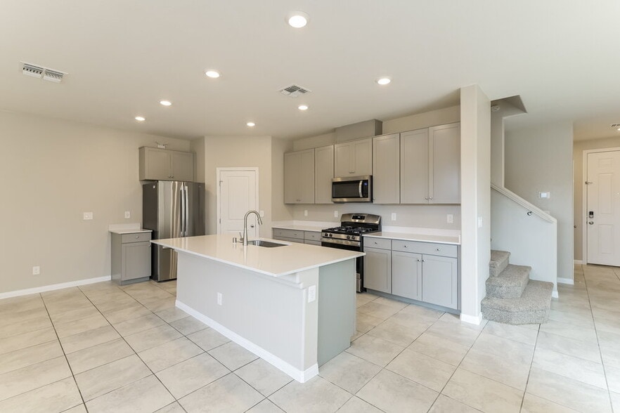Building Photo - 2938 Saltillo Ln