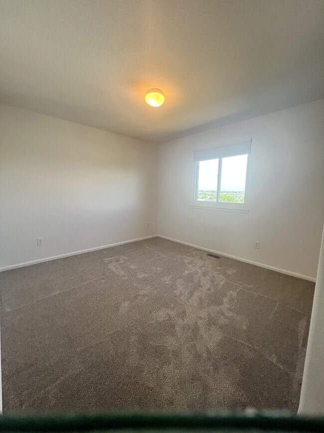 Building Photo - 230 Bonanza Dr