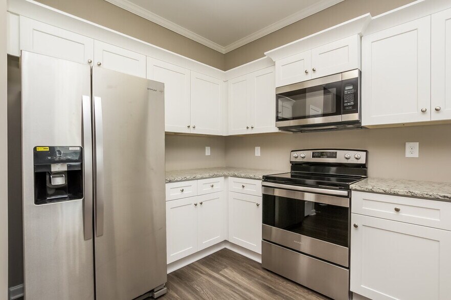 Building Photo - 737 Fieldcrest Dr