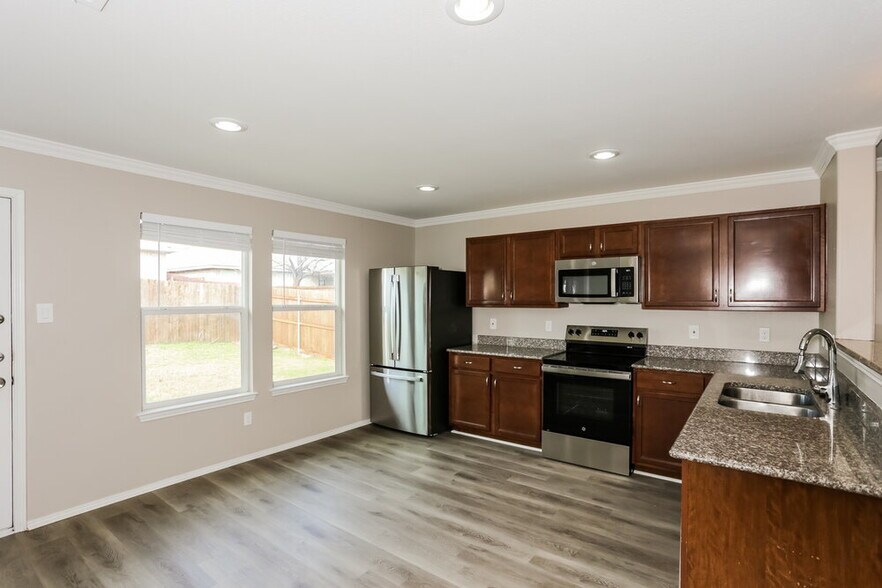 Building Photo - 10321 Fossil Valley Dr