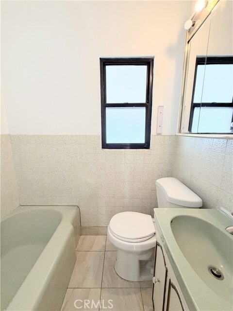 Building Photo - 708 Violeta Dr