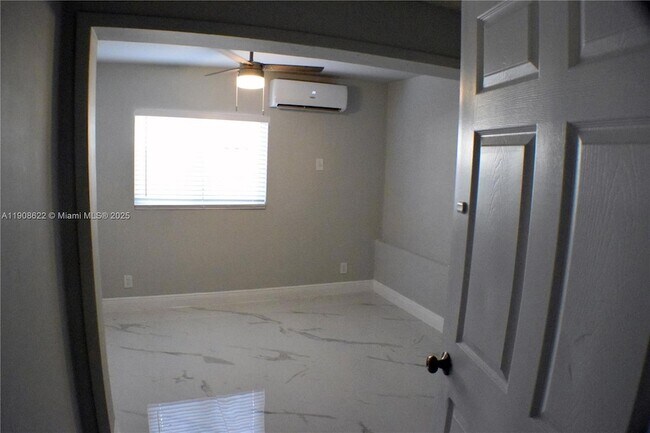 Building Photo - 622 NE 6th St