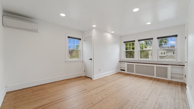Building Photo - 16 Boxwood Rd