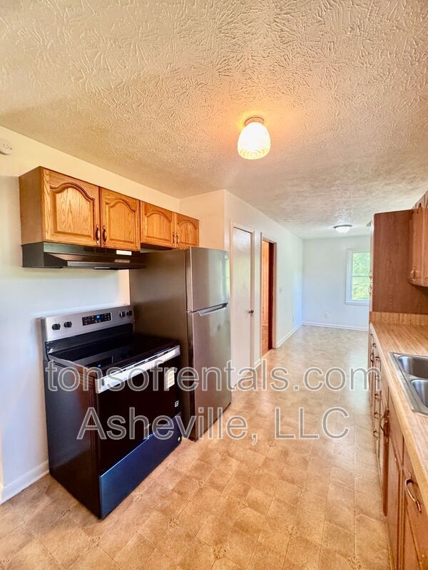 Building Photo - 1574 Lynn Rd