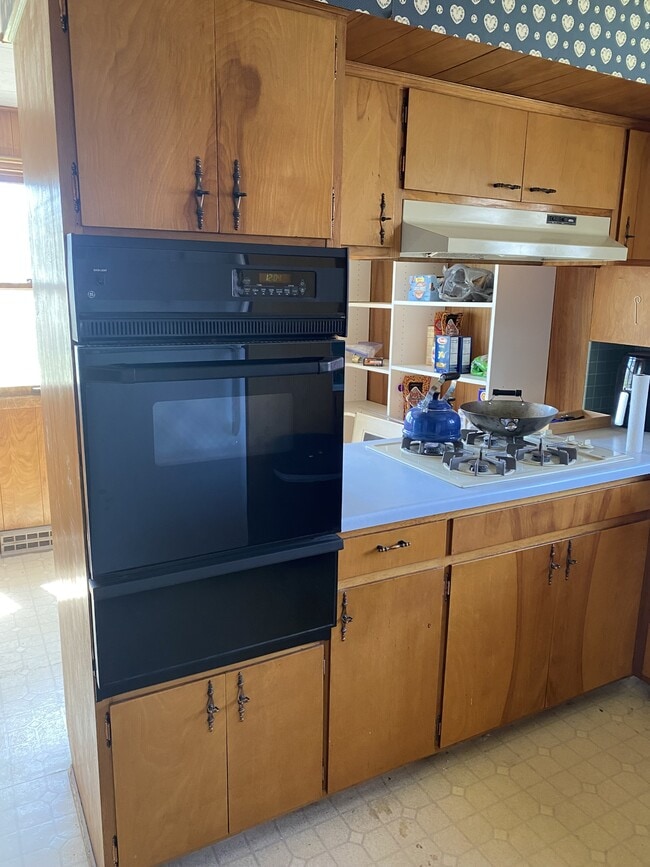 Building Photo - 817 W Walnut St