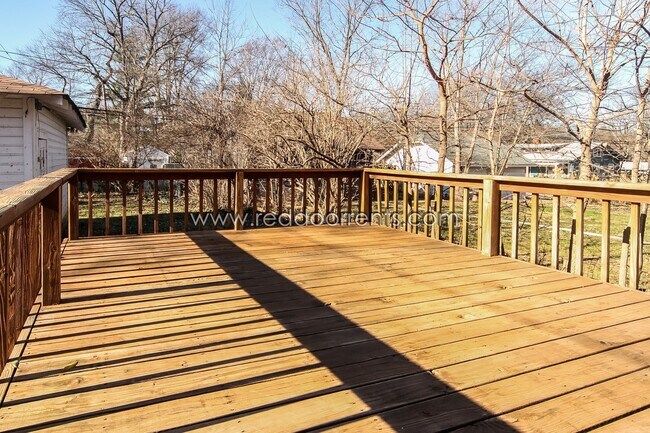Building Photo - Coming Soon! 2 Bedroom/ 1.5 Bath Forest Hi...