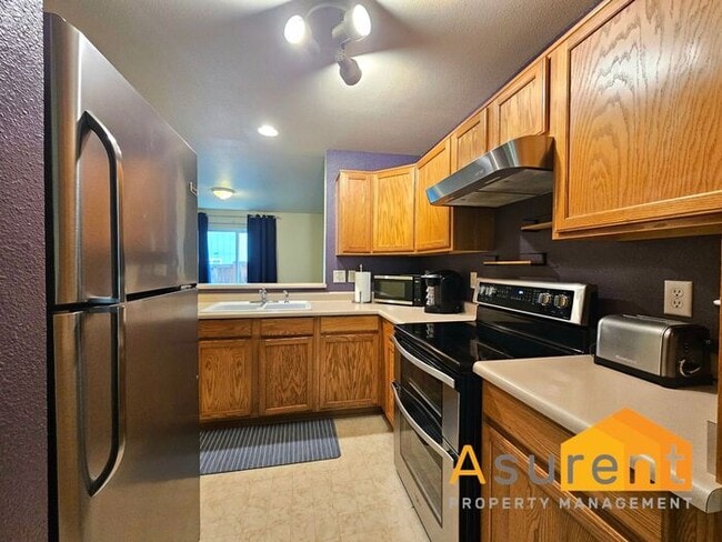 Building Photo - Charming Fully Furnished Home located in the vibrant city of Medford!